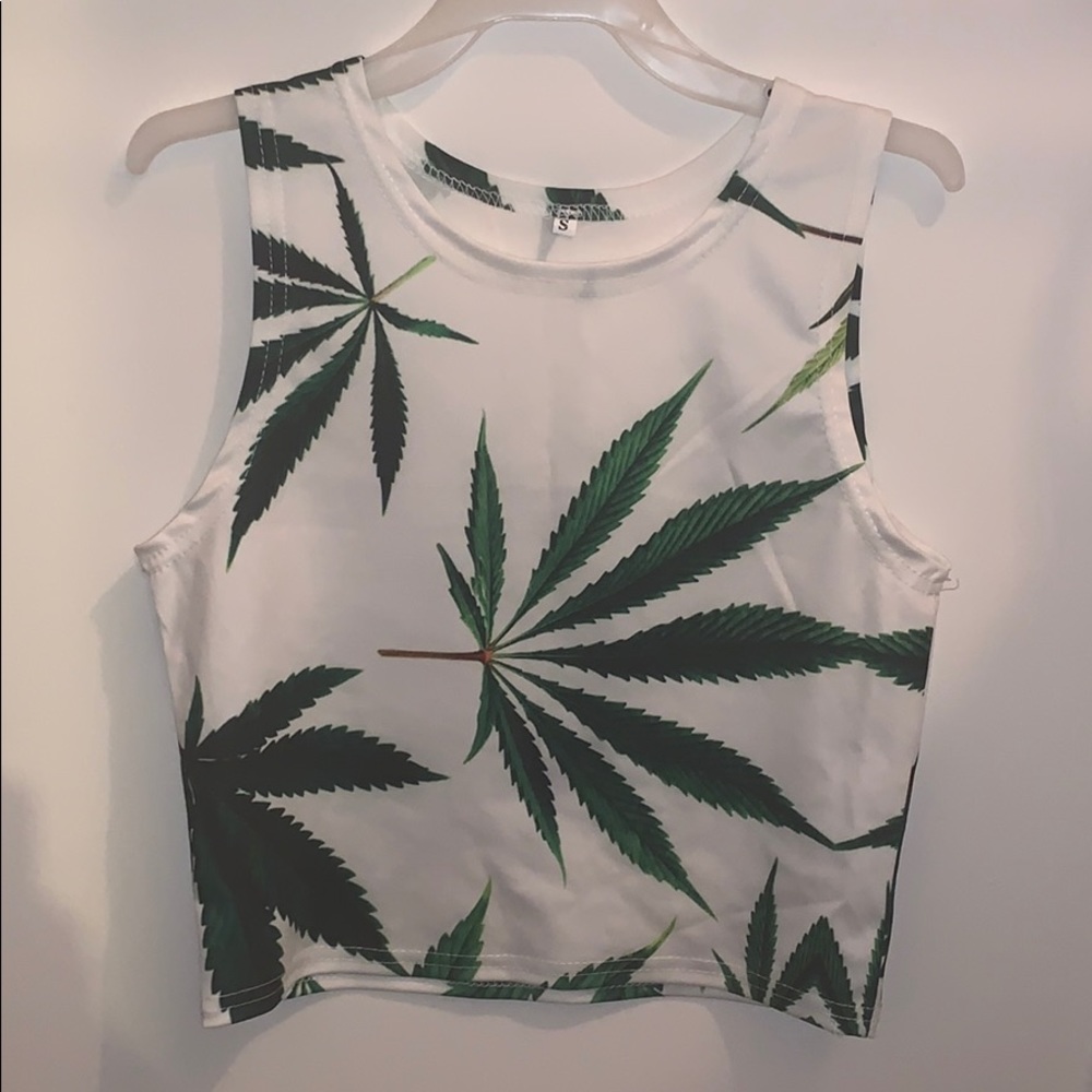 Leafy detailed crop top